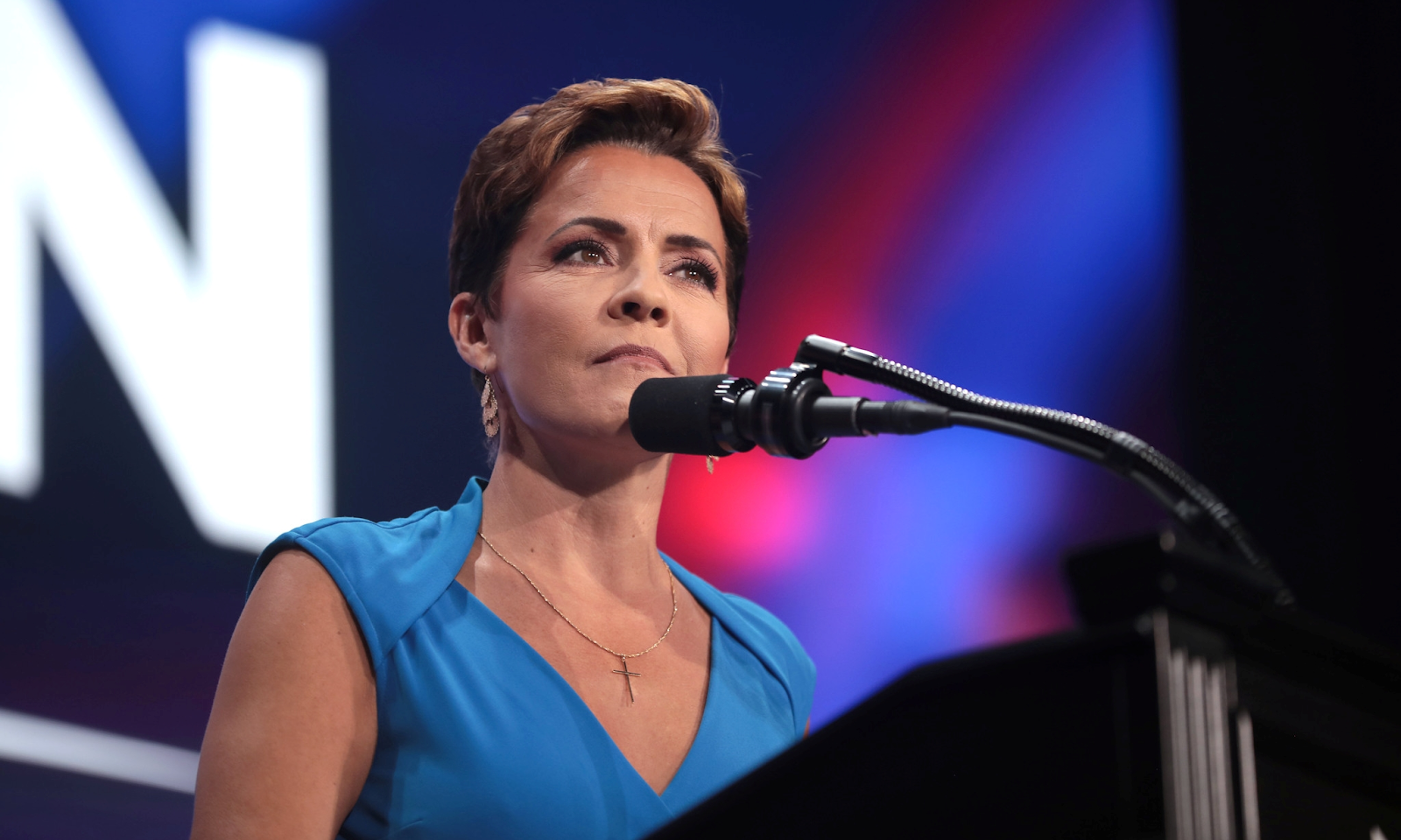Kari Lake's performs in front of the microphone